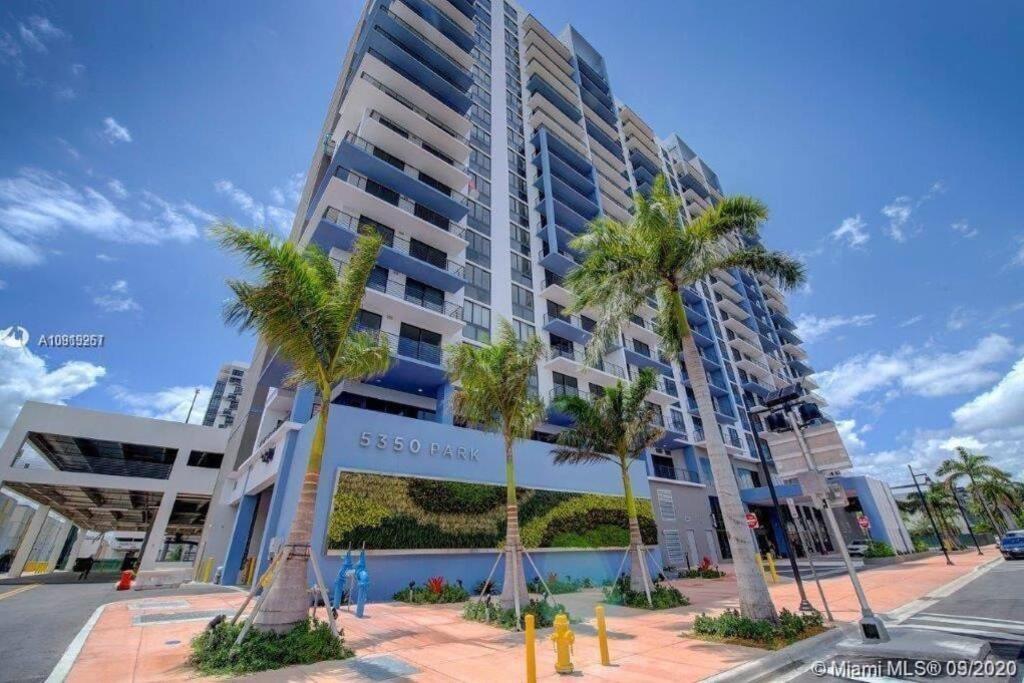 Apartment For Rent 2 Bed 2 Bath 1 Parking Downtown Doral Miami Exterior photo