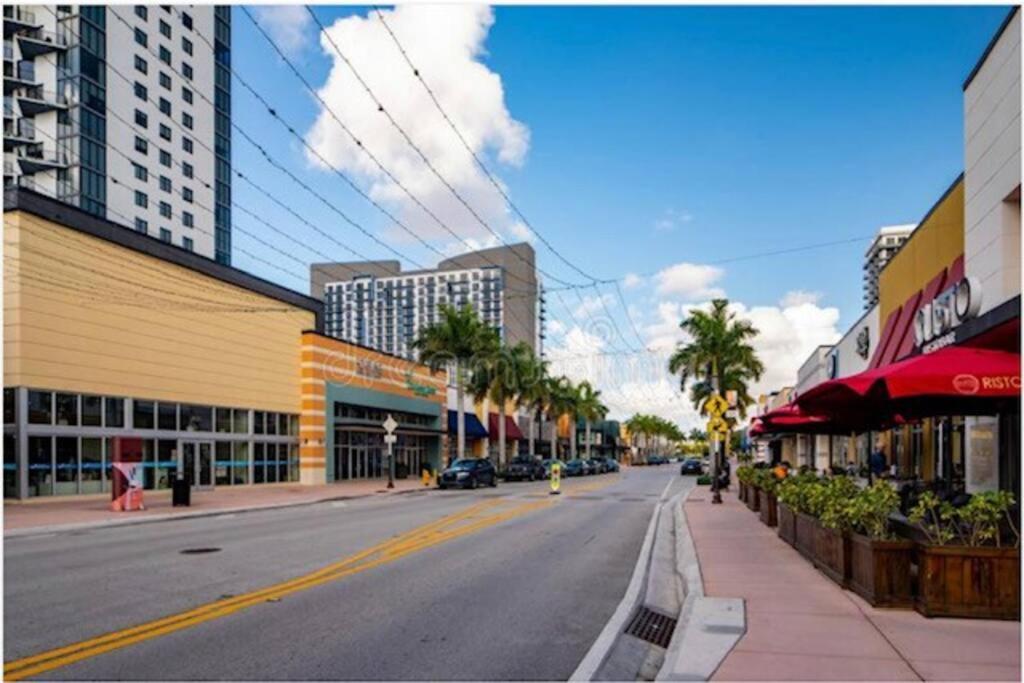 Apartment For Rent 2 Bed 2 Bath 1 Parking Downtown Doral Miami Exterior photo